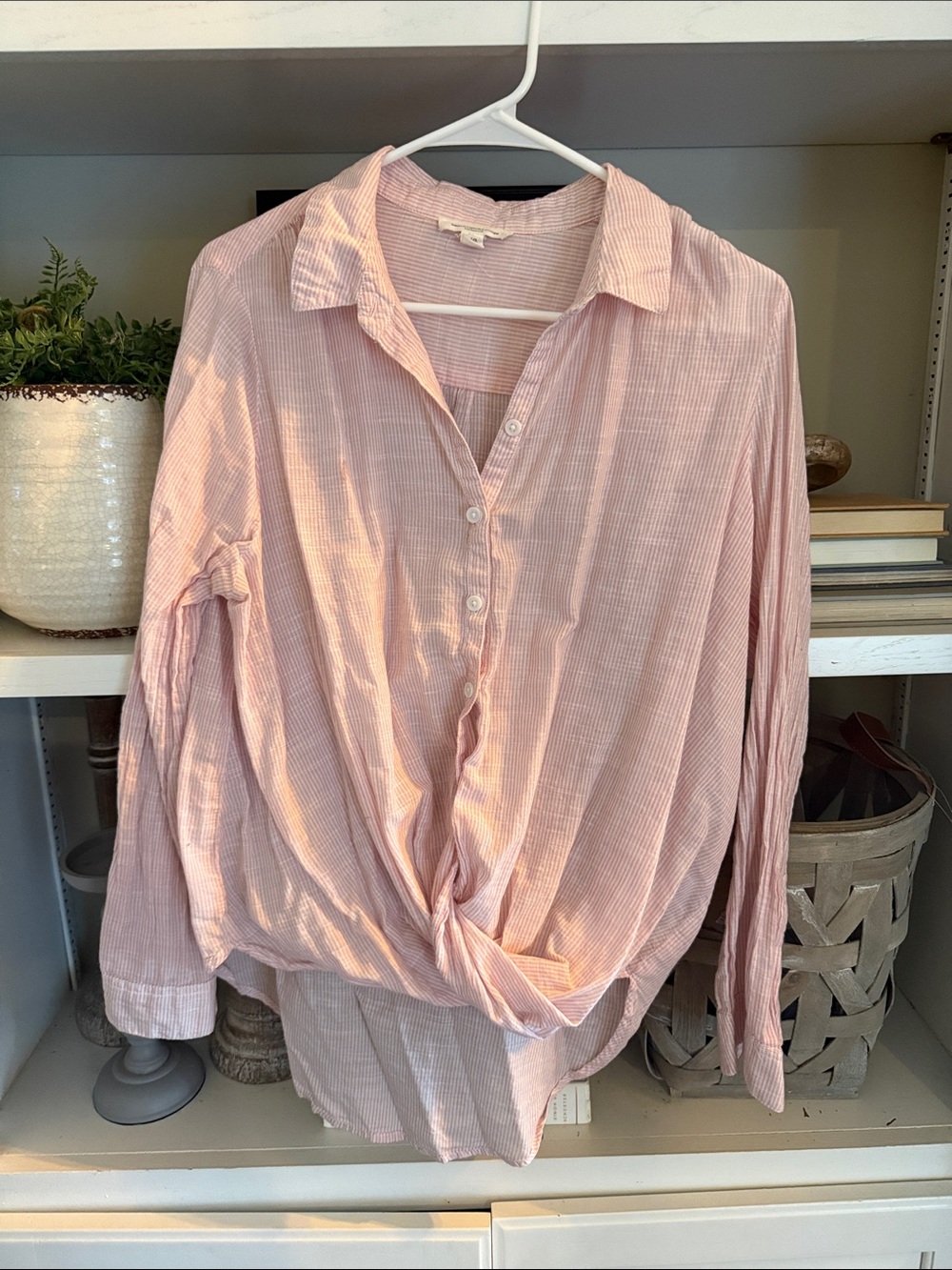 beachlunchlounge Blush Pink Button-Front Twist Hem Shirt